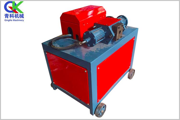 電動(dòng)坡口機(jī)屬于鋼板坡口機(jī)的一種，主要用于去除焊接前金屬板材的毛刺