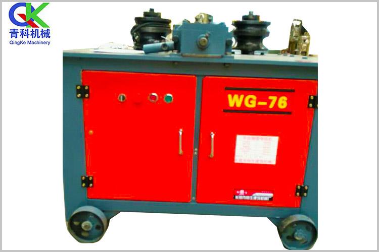 單頭液壓彎管機采用鑄鋼模具，大流量電動泵站，相對于鑄鐵模具的彎管機具有不易損壞、速度快的等優點