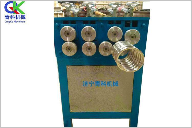 盤管機是要求壓出不同形態的管材，而管材對于不同形狀的要求就需要盤管機具有盤管機技術在不短更新改進